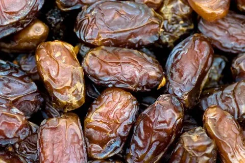 خرما مضافتی درجه یک کرمان با انتخاب نخل های ممتاز